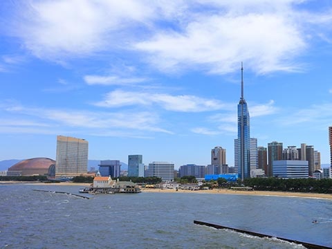 福岡でばり働きやすい会社集めたとよ！残業月20時間以内×年間休日120日の求人特集
