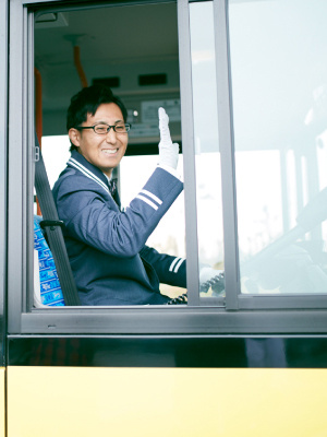 バスのドライバー（ホテルと有名テーマパーク間の送迎など）◆月8～10日休み／入社後に大型免許取得OKイメージ1