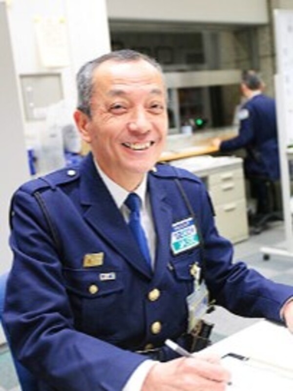 セキュリティスタッフ◆月の約半分が休み／定年後の再雇用有／座り仕事あり／50代～70歳まで幅広く活躍イメージ1