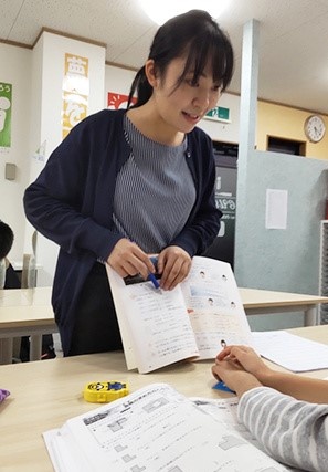 個別指導塾の運営スタッフ（未経験歓迎）◆年3回の大型連休あり／土日休み／実働7h／月給27万円～イメージ1