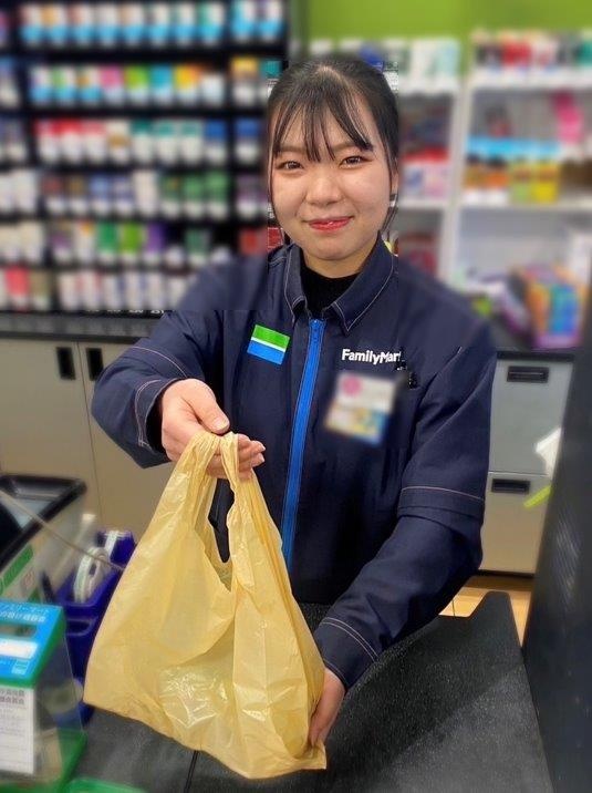 ファミリーマート店舗社員（未経験歓迎）◆初月収31万以上可／残業少なめ／休み多めor収入重視を選べるイメージ1