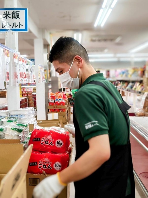 業務スーパーの店舗運営スタッフ（社会人未経験歓迎）◆月給27万円～／設立51年目の老舗企業イメージ1