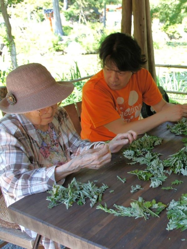 介護スタッフ◆未経験歓迎／年間休日127日／住宅・扶養手当有／残業月10h／賞与実績3.8～4ヶ月分イメージ1