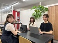 SE（未経験歓迎）◆6～8ヶ月間の座学・実践研修あり／リモートワークOK／残業月20時間以下2