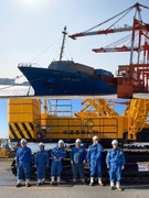 港の荷物積み降ろしスタッフ（未経験歓迎）◆年間休日121日以上／賞与昨年度3～5ヶ月分／特別賞与あり1