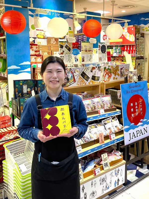 お土産店の接客スタッフ◆未経験歓迎／年間休日124日／残業月20h／お客様や関わる総ての人に豊かさをイメージ1