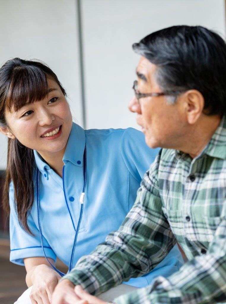 介護スタッフ◆産休・育休100％／日勤のみ／完休2日制／残業ほぼなし／毎年昇給／社会貢献度高めイメージ1