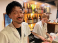 和食居酒屋の店舗運営スタッフ◆ランチ・深夜なし／月給30万円～／未経験歓迎／上京支援あり／賞与年2回3