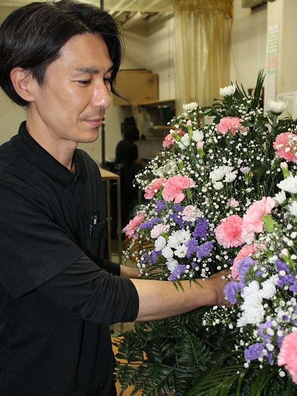 フューネラル装花・祭壇生花のフラワークリエイター◆悲しい「お別れの場」ですが、需要増の意義ある仕事！イメージ1