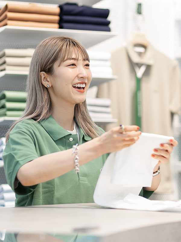 『LACOSTE』の販売スタッフ◆実働7.5ｈ／服装・髪型自由／社割あり／オープニング募集あり！イメージ1