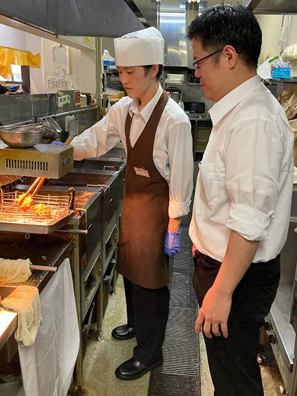 とんかつ専門店の店長候補◆愛知発祥40年の地域密着店／売上230億円規模の東証プライム上場グループイメージ1