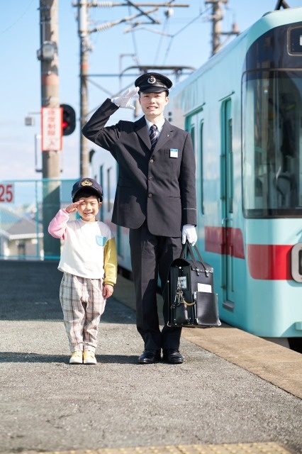 西日本鉄道の車掌（列車運行の安全確認・車内アナウンス・乗客対応など）◆賞与年2回／社員寮等ありイメージ1