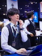 ポーカー大会のアシスタントディレクター（未経験歓迎）◆月給28万円／完全週休2日／賞与年4回1