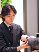 買取査定スタッフ◆残業代全額支給／月収例33.5万円／賞与平均4.5か月分／残業月平均8時間1