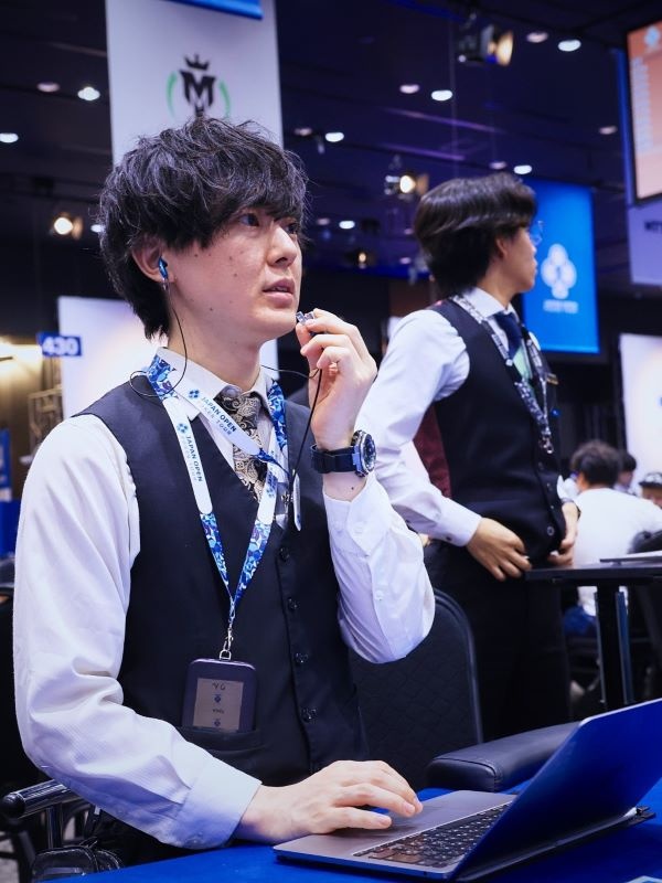 ポーカー大会のアシスタントディレクター（未経験歓迎）◆月給28万円／完全週休2日／賞与年4回イメージ1