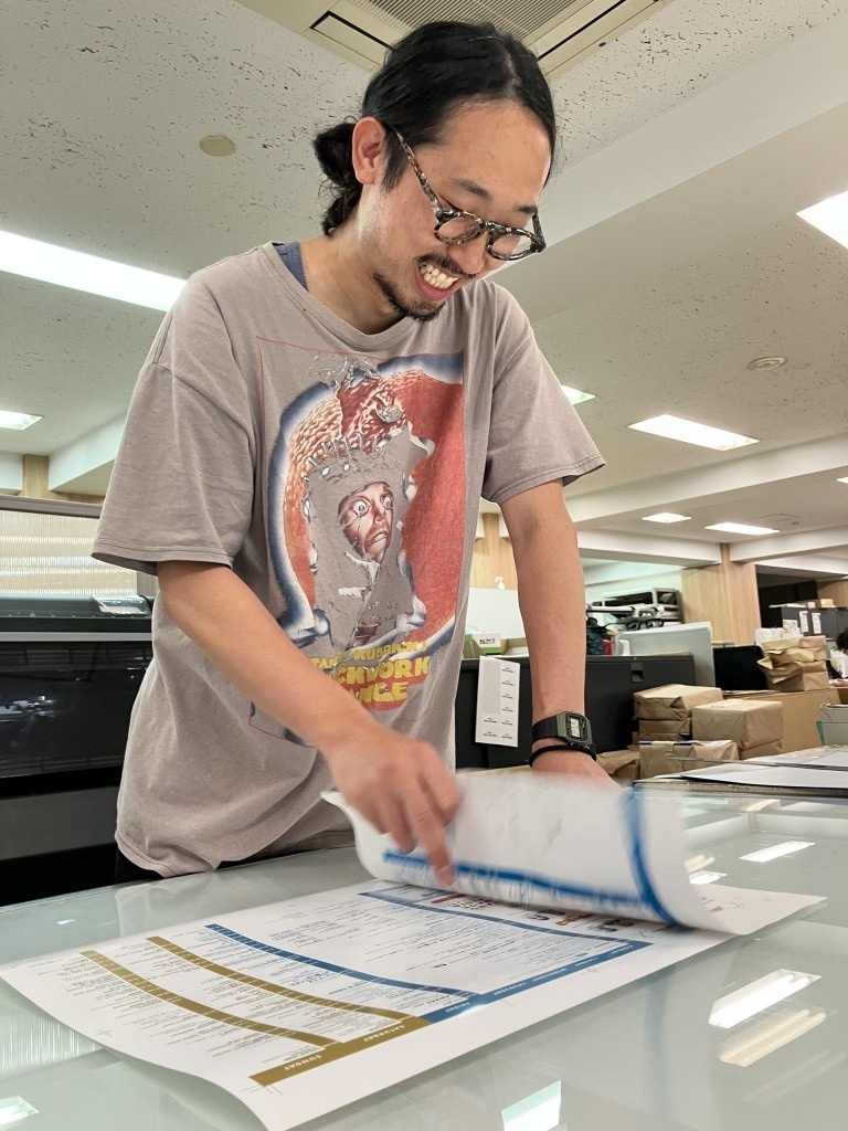 印刷物の進行管理◆月給32万円以上／年間休日126日／舞台のパンフレットや店頭ポスターなど実績多数イメージ1