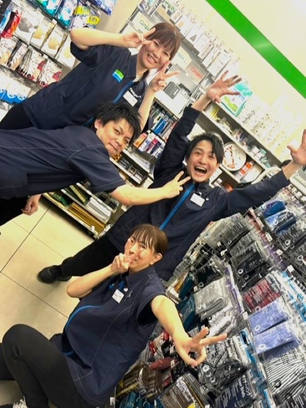『ファミリーマート』の店舗運営スタッフ（店長候補）◆未経験歓迎／月給30万円以上／残業月20時間以内イメージ1