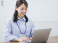事務（未経験歓迎）◆年休126日／土日祝休み／7時間勤務／残業なし／服装・髪色・ネイル自由！2