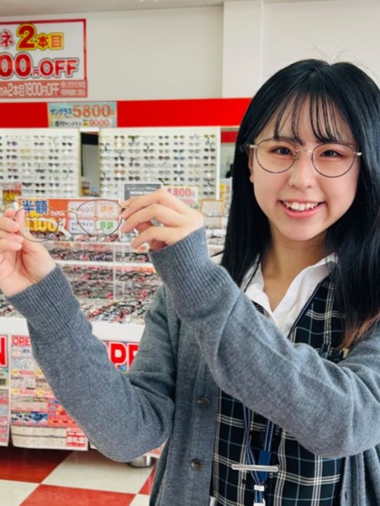 『メガネ赤札堂』の販売スタッフ◆総合コースは月給27万円以上／販売コースは月給26.2万円以上イメージ1