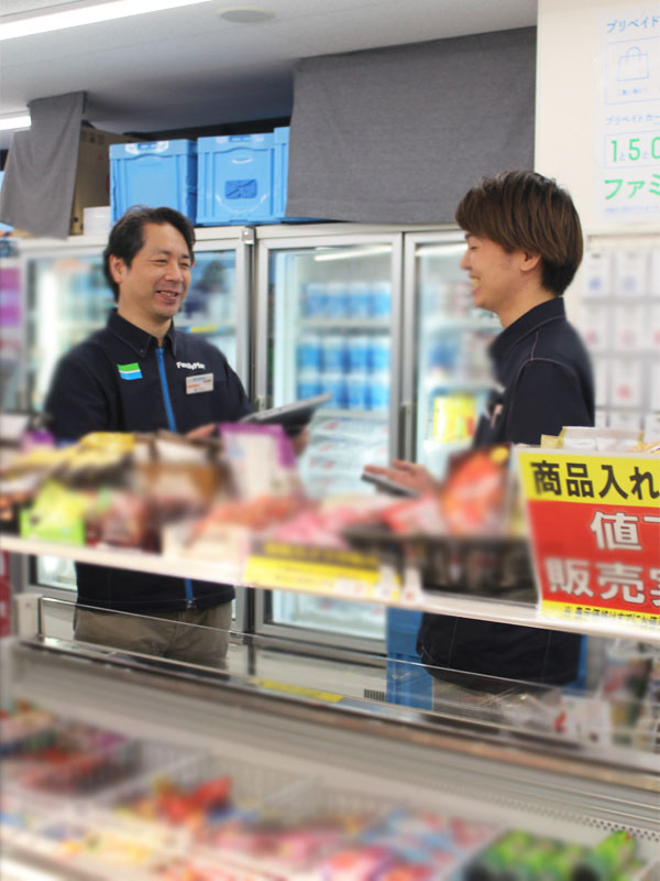 ファミリーマートの店長候補（未経験歓迎）◆今年も複数の新規OPENを計画／東証プライム上場グループイメージ1