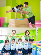 体操教室のインストラクター◆幼児～小学生がメイン／残業10時間程度／月給28万円～／長期休暇取得可1