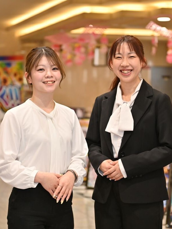 ホールスタッフ◆未経験でも月給25万円～／実働7.5h／残業月10h／アミューズメントホール多数展開イメージ1