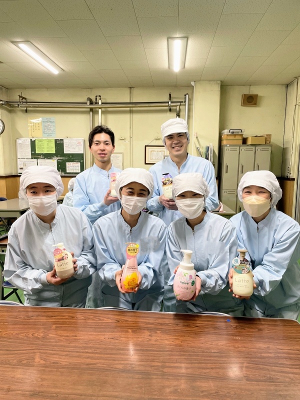 シャンプーの製造スタッフ◆1日残業30分以下／土日祝休み／賞与5ヶ月分／年間休日124日イメージ1