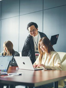 Webマーケター◆未経験歓迎／ベストベンチャーWEST100／年休120日／土日祝休み／賞与年3回1