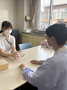 言語聴覚士◆月8～12日休／年間休日126日／福利厚生充実／残業月3時間未満／マイカー通勤OK1