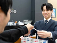 販売スタッフ（未経験歓迎）◆年間休日120日／残業月平均6～10h／結婚祝い金制度など福利厚生充実！2