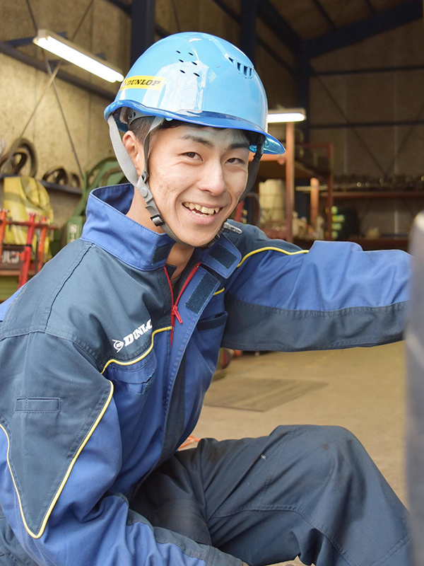 技術スタッフ（タイヤ交換や修理などを担当）◆未経験歓迎／年収600万円超も叶う／年間休日121日イメージ1