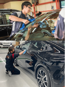 自動車ガラス交換スタッフ（未経験歓迎）◆学歴・転職回数不問！／残業月16h／子どもの行事に全出席1