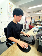 SNS運用スタッフ（日本未上陸商品をPR）◆年休120日／残業月12h／私服勤務OK／特別休暇あり1