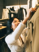 『lululemon』の副店長◆月給37万円／週休2日シフト制／賞与年4回／ヨガ・ジムなどの福利厚生1