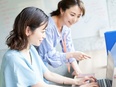 公共機関の事務（区役所やNPO等）◆月収例27万円／在宅・時短・週休3日もあり／土日祝休／残業なし3
