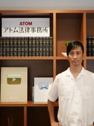 労務人事◆YouTubeで話題「アトム法律事務所」グループ／年休125日／残業なし／有休取得100％1