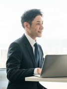 営業マネジメントスタッフ◆内勤業務メイン／完休2日／年休124日／賞与実績4ヶ月分／住宅手当あり1