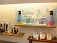 ECアシスタント◆人気ヘアケアブランド『hiritu』などを展開／土日祝休／年休128日／賞与年2回2