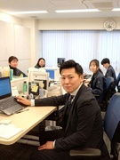 金属加工部品の営業◆月給33万円～／年休121日／土日休み／年3回長期休暇あり／お弁当無料支給1
