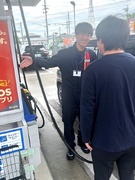 ガソリンスタンドの店舗運営スタッフ（未経験歓迎）◆年休120日／完全週休2日／創業100年の安定企業1