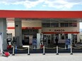 ガソリンスタンドの店舗運営スタッフ（未経験歓迎）◆年休120日／完全週休2日／創業100年の安定企業3
