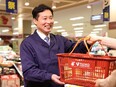ヤオコーの店舗運営サポート◆36期増収増益／10名以上の積極採用／賞与年2回／残業少なめ／待遇充実！3