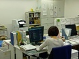 経理◆日常業務が中心／残業月20時間以内／年間休日125日／服装自由／住宅家族手当あり2