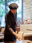 店舗運営スタッフ◆高級焼肉チェーン『焼肉トラジ』などの運営企業／未経験歓迎／Web面接OK！1