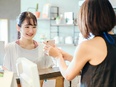 販売スタッフ◆コスメ・アパレルなど好きなブランド選択可／残業月5h以下／年休120日／販売ノルマなし2