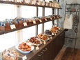 洋菓子店の店舗運営スタッフ（未経験歓迎）◆メディアでも話題のお店／髪色自由／駅チカ／転勤なし2
