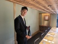 サービススタッフ◆日本料理店「くろぎ」で活躍／月給40万円以上／住宅手当あり／日祝休み／最大10連休2