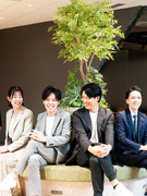 マーケティングコンサルタント◆未経験OK×上場／賞与6回／年休120日／転勤なし／土日祝休／住宅手当1