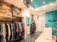 アパレルの卸売営業（未経験歓迎）◆月給28万円～／ネイル・ピアス・髪型自由／商品企画にも携われます！3