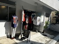 生産アシスタント◆大手アパレルブランドの品質を守る仕事／年間休日130日／残業ナシ／服装自由3